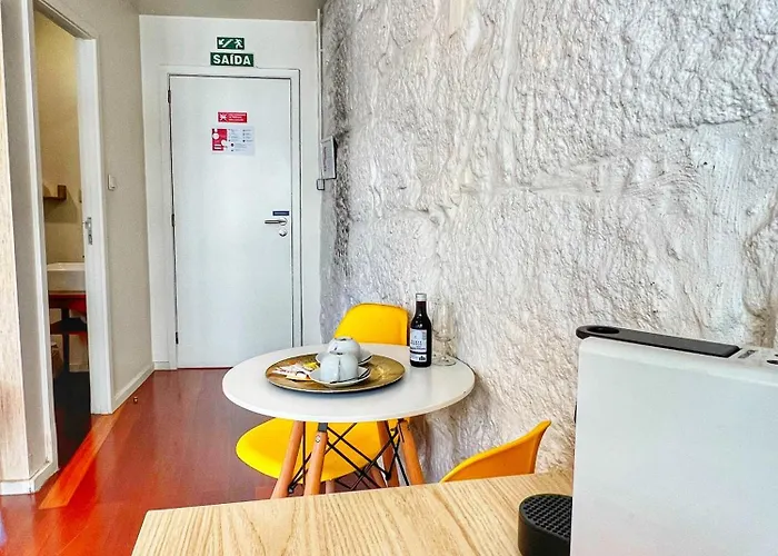 Largo Das Flores Suites By Double Ninety Stays Πόρτο